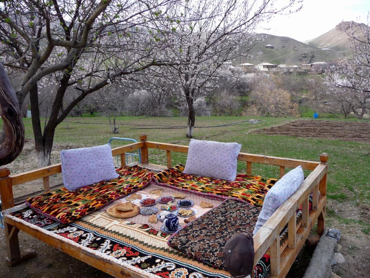 Hayat Guesthouse Nuratau Mountain Yukary-Ukhum Exteriér fotografie